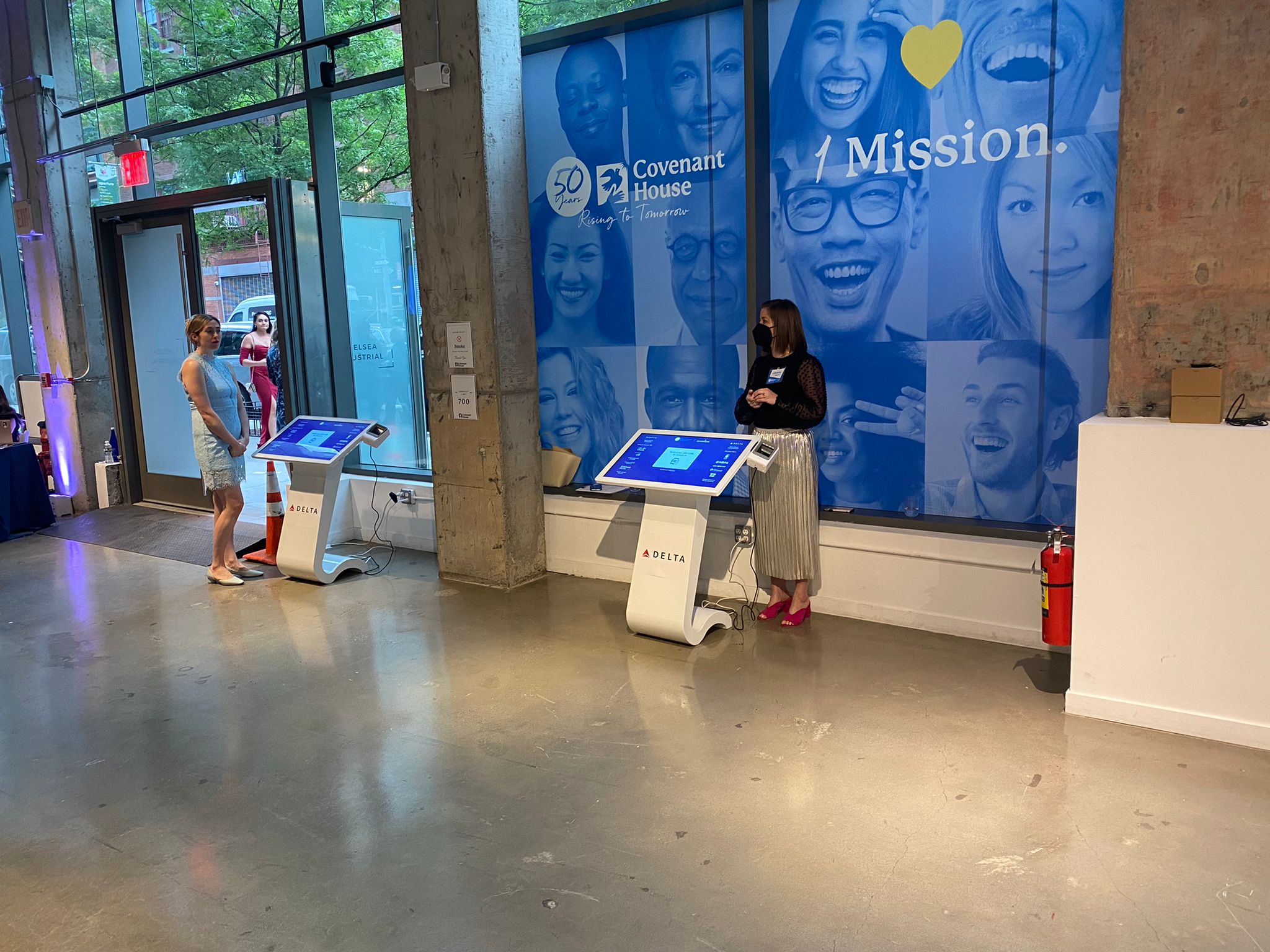 interactive touchscreen table 