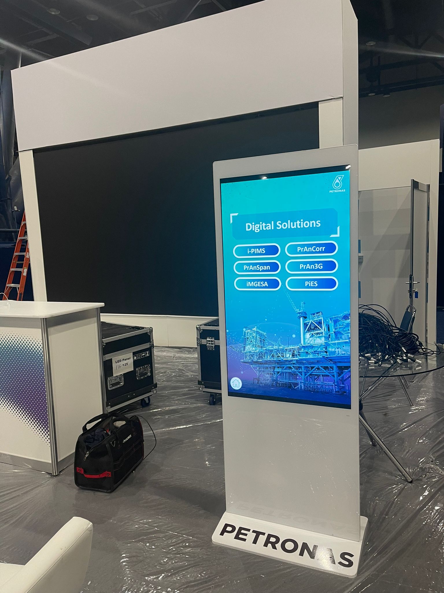 standing touchscreen kiosk