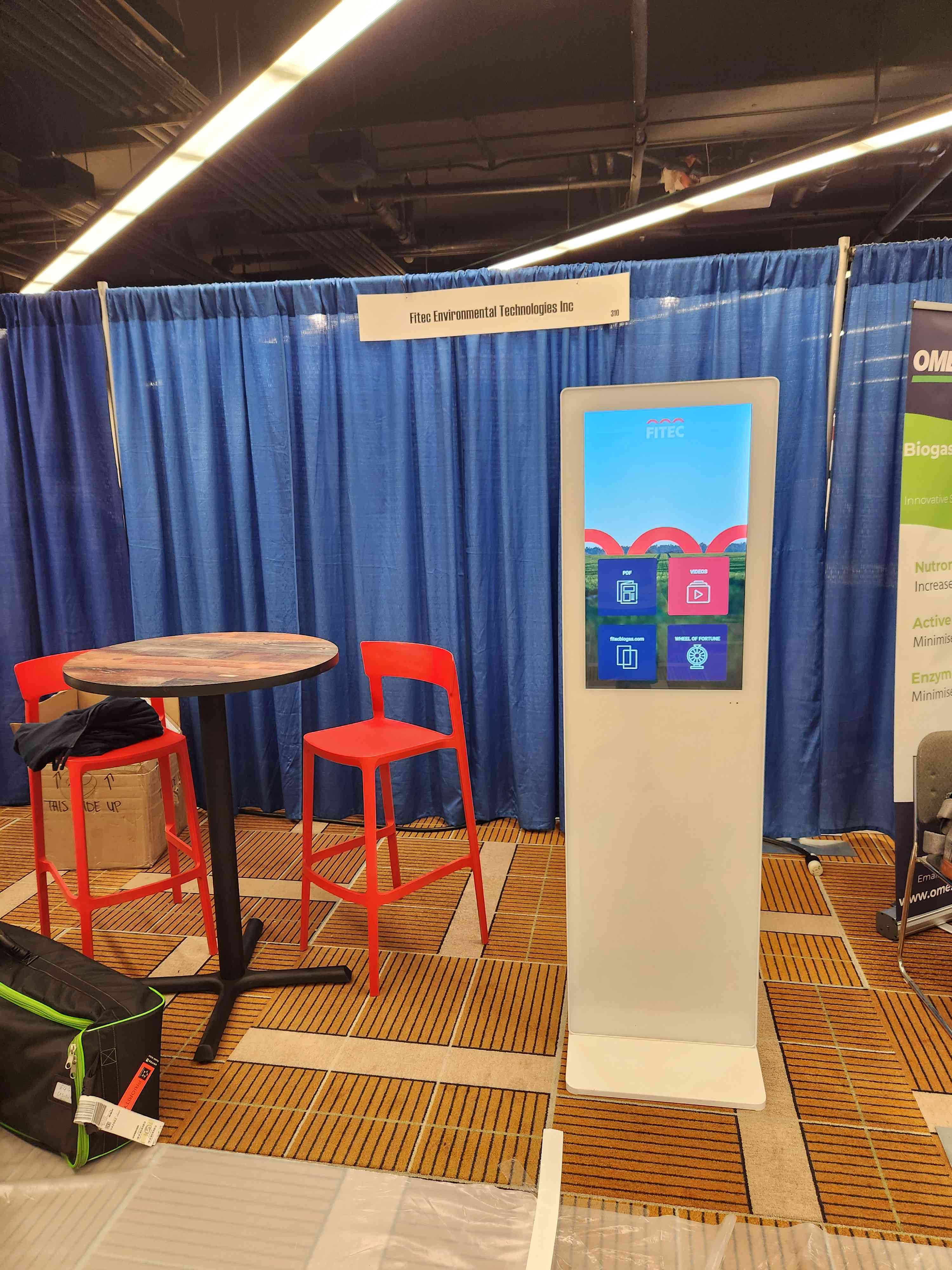 32 inch touchscreen kiosk