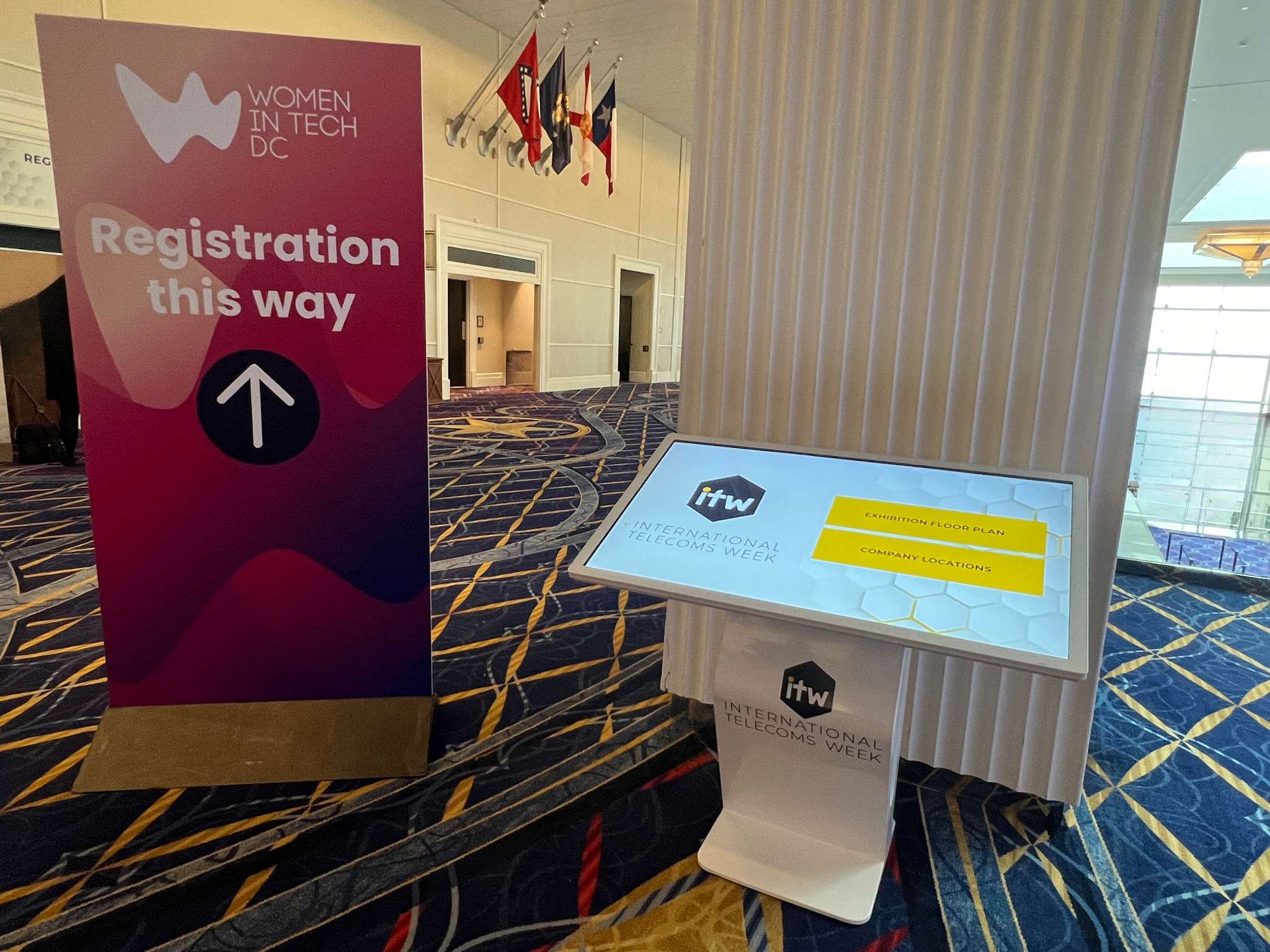 touchscreen table kiosk wayfinding