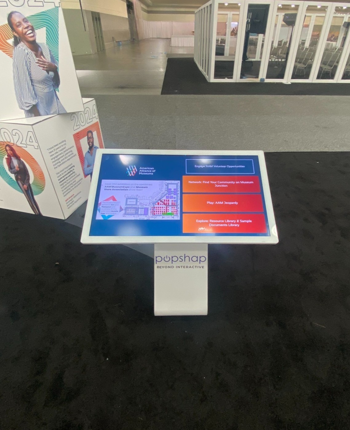 show management table kiosk